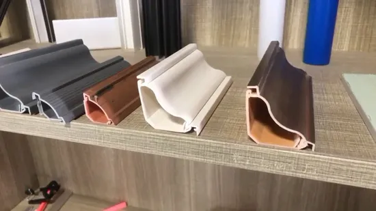 Изготовленный на заказ высококачественный пластиковый профиль ПВХ из экструдированного пластика.